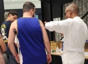 Vacinação no shopping faz parte das ações da Vigilância para ampliar a cobertura vacinal do Município. Foto: Divulgação